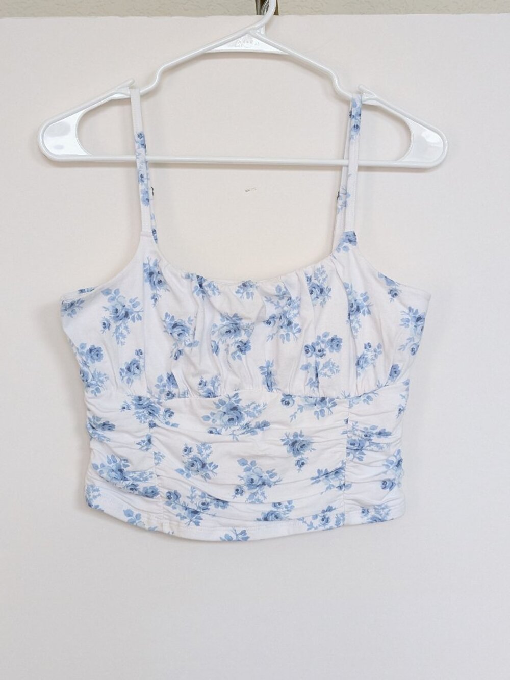 Hollister Ruched Floral Cami Cropped Top White Blue Large Cottagecore